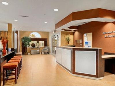 Microtel Inn & Suites By Wyndham Озарк Интерьер фото